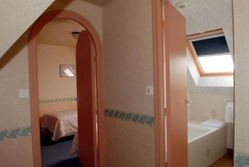 Отель La Ferme Du Relais Bigouden Plomeur Номер фото